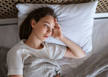 長期失眠怎麼辦？長期失眠原因可能有哪些？如何改善長期失眠？