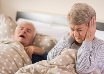 被打呼吵得睡不著